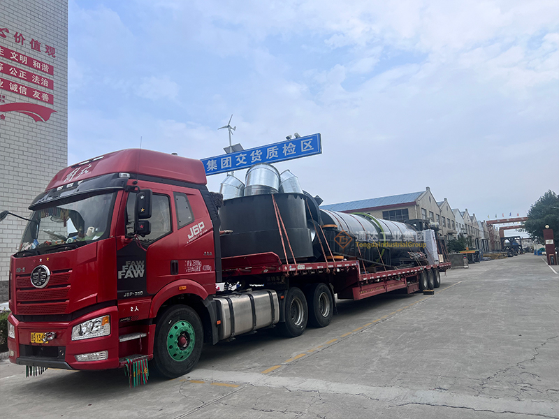黑龍江克山年產(chǎn)5萬(wàn)噸顆粒有機(jī)肥生產(chǎn)線第一車裝車發(fā)貨